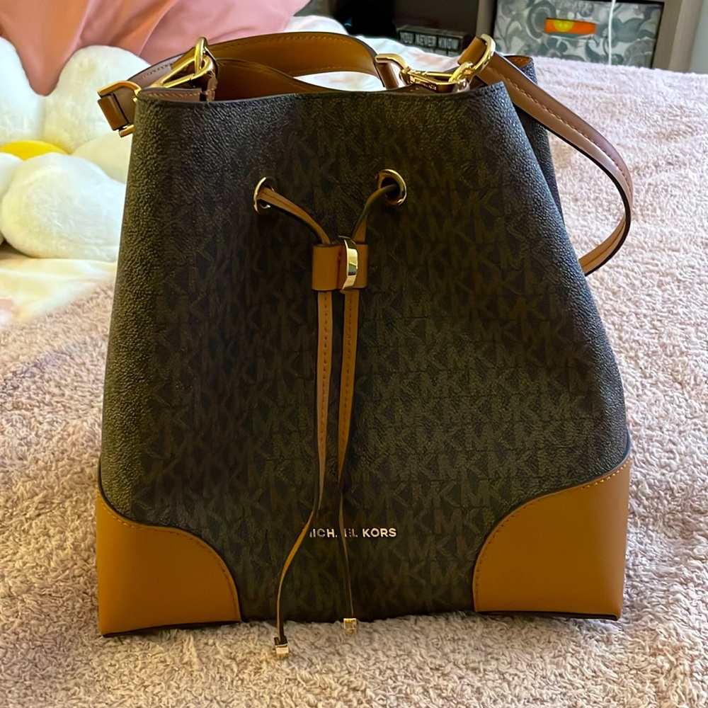 Michael Kors Bucket Bag